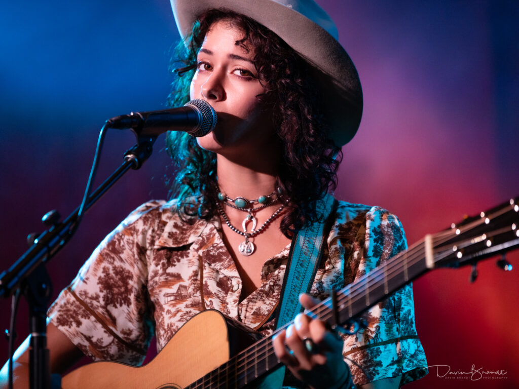 Acoustic live performance 